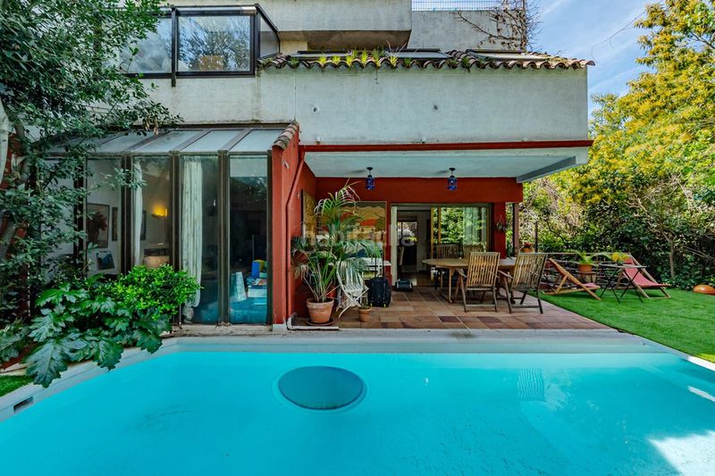 Foto fe3435e3-838a-4b1e-9667-de1f3aa4d63c. Casa aparellada amb calefacció piscina a Mirasierra Madrid