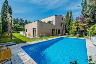 Towny house  De jimena menéndez pidal. Valdemarín pareado con piscina privada, jardín y máxima privacid