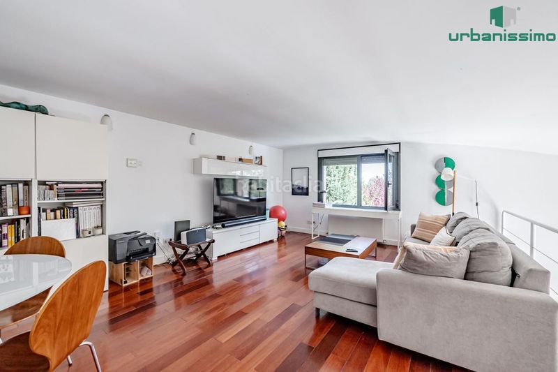 Foto 16be9218-1c7a-4596-b81d-4128ca0272d2. Casa aparellada amb calefacció piscina a Valdemarín Madrid