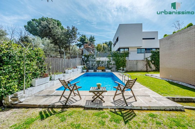 Foto 22a7f1fd-da55-4797-a806-51cbaaa7a9c7. Casa aparellada amb calefacció piscina a Valdemarín Madrid
