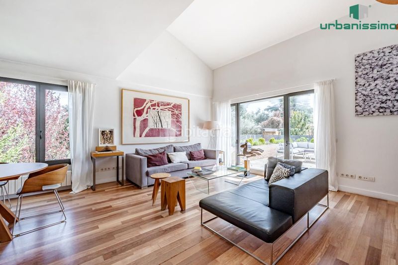 Foto 40906248-c8e6-4048-a75e-9c2723de8d94. Casa aparellada amb calefacció piscina a Valdemarín Madrid