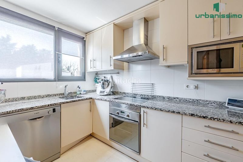 Foto 5e06c2de-c400-44a1-8cec-b58adf245a25. Casa aparellada amb calefacció piscina a Valdemarín Madrid