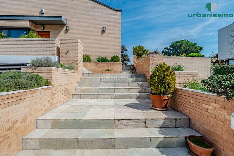 Foto be4cc140-0c9e-4a10-b7ba-5f6e0cef0272. Casa aparellada amb calefacció piscina a Valdemarín Madrid