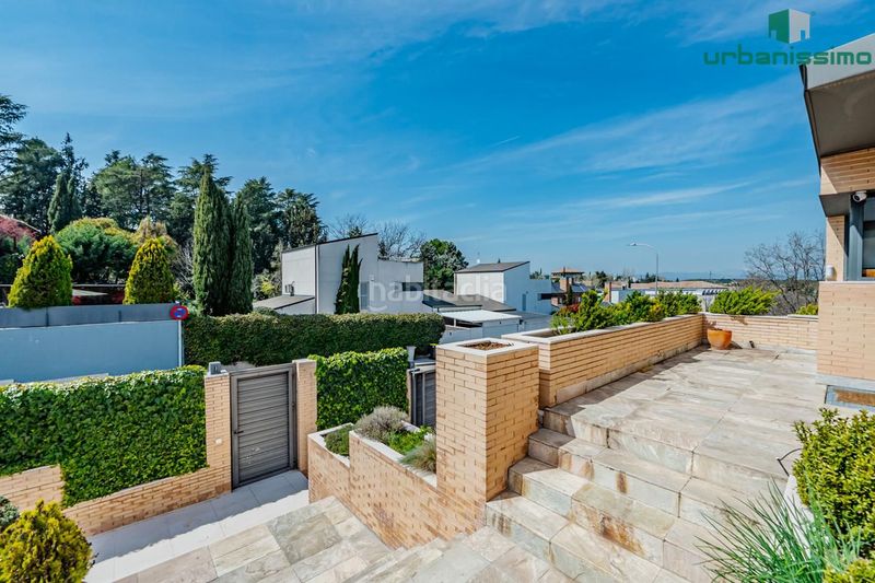 Foto ea1b63d5-0246-418f-9758-c4ee6c79aef6. Casa aparellada amb calefacció piscina a Valdemarín Madrid
