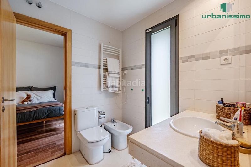 Foto ec23e6d0-c4e5-4103-a0c7-9720742cb9a5. Casa aparellada amb calefacció piscina a Valdemarín Madrid