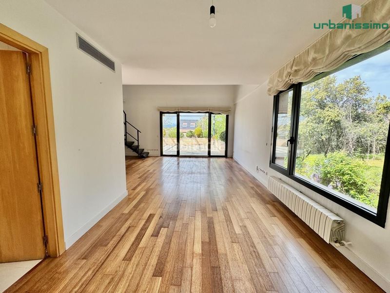 Foto 00daef31-e832-446e-8787-9bb2af1aa312. Casa aparellada amb calefacció aparcament piscina a Madrid
