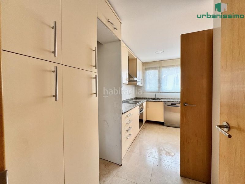 Foto 95699727-d3d0-44a0-89f9-3a1ab937e25e. Casa aparellada amb calefacció aparcament piscina a Madrid
