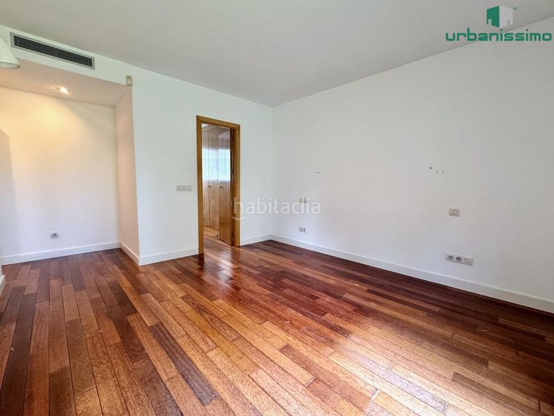 Foto b9d9e081-72fc-4204-8133-9d481c6aeb09. Casa aparellada amb calefacció aparcament piscina a Madrid