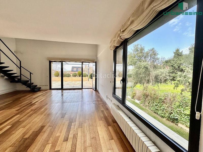 Foto bf290565-3054-4077-b13b-d1044a93be9c. Casa aparellada amb calefacció aparcament piscina a Madrid