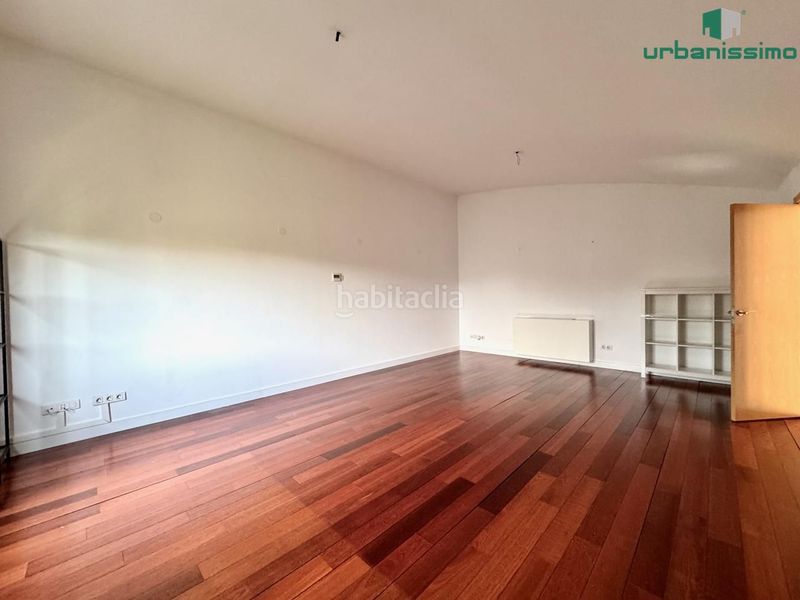 Foto df6b88ac-f001-4149-a42e-c13f318e5fe6. Casa aparellada amb calefacció aparcament piscina a Madrid