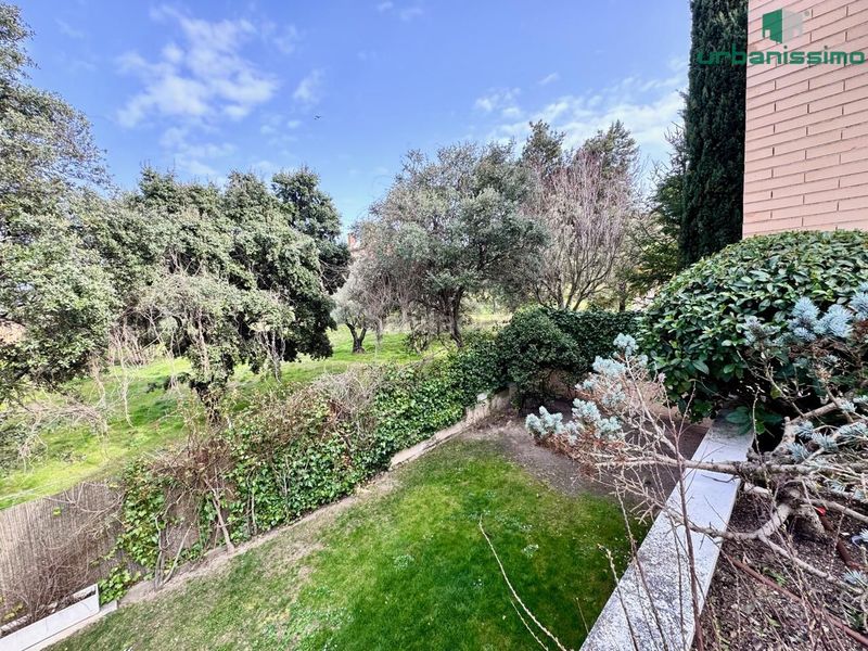 Foto e5785cbf-199a-4eda-8d89-d46d41bb972e. Casa aparellada amb calefacció aparcament piscina a Madrid