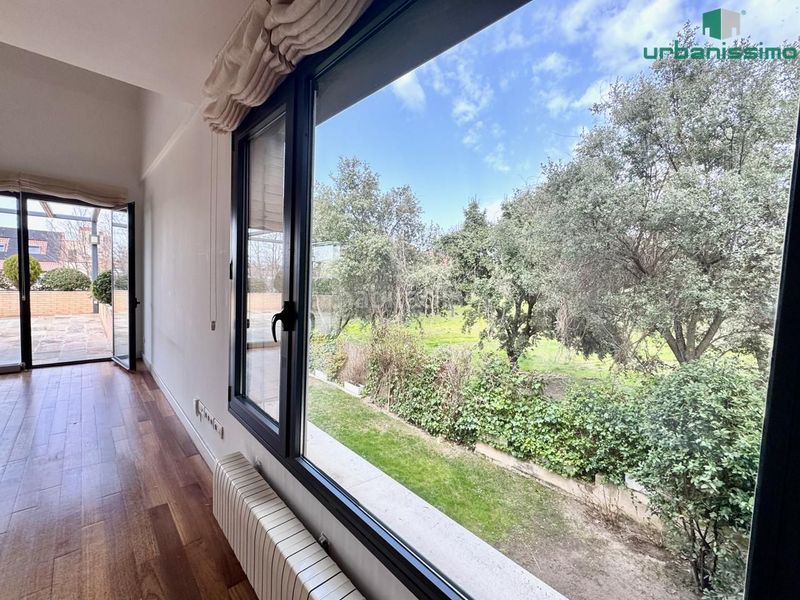 Foto ec3b9cc3-86ab-4120-9df4-7a56498148d1. Casa aparellada amb calefacció aparcament piscina a Madrid