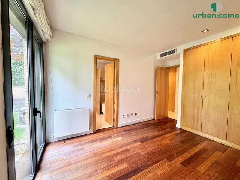 Foto ee3984f7-c782-43f5-ac8b-94c0db276b63. Casa aparellada amb calefacció aparcament piscina a Madrid