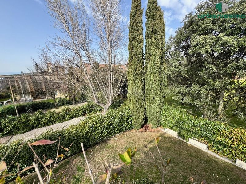 Foto fa03f297-5df2-4f9a-b609-76e7db77af64. Casa aparellada amb calefacció aparcament piscina a Madrid