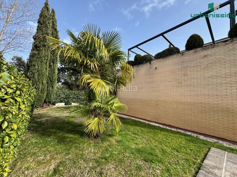 Foto fcbeda4a-89c7-4a4e-8707-0a82fb62dc87. Casa aparellada amb calefacció aparcament piscina a Madrid