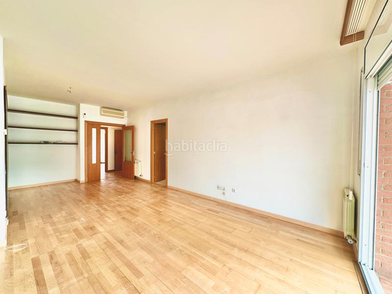 Foto bb34f09f-e95c-48f7-880a-0e487955df20. Àtic amb calefacció aparcament piscina a Molins de Rei