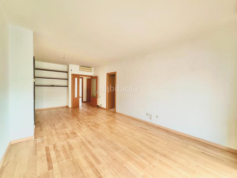 Foto cc398f77-e2de-4691-b31d-629ca200fcb7. Àtic amb calefacció aparcament piscina a Molins de Rei