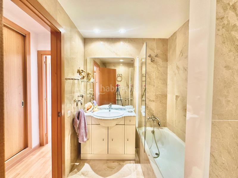 Foto f955424b-f62e-4609-9f93-2f965fa4350c. Àtic amb calefacció aparcament piscina a Molins de Rei