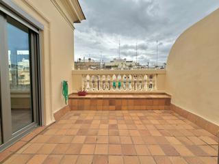 Appartement  Carrer d'europa. Descubre la vida en la cima: ático de lujo con terraza en les co