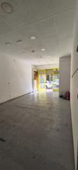 Local commercial à Passeig de pi i margall 14. ¡oportunidad única en el corazón de molins de rei!  ¡tu negocio