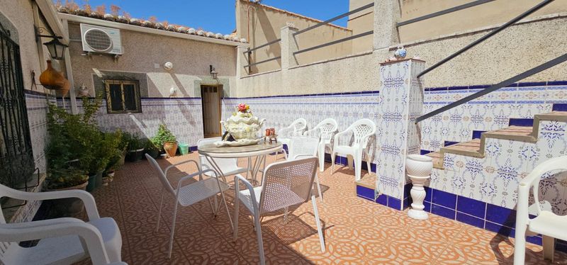 Foto 69e2f388-8e0e-4eb5-8543-94398572cf92. Casa amb calefacció a Centro Puertollano