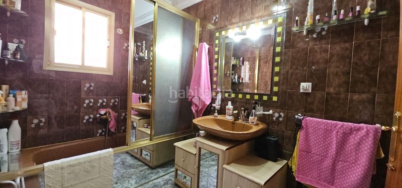 Foto b09b9a1d-54ca-46a9-ae18-c66ec7a4e5b2. Casa amb calefacció a Centro Puertollano