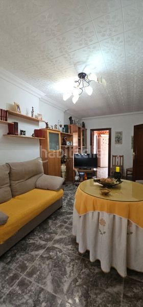 Foto b24e9d4e-cb9d-4b01-8737-96c36f8e6ab4. Casa amb calefacció a Centro Puertollano