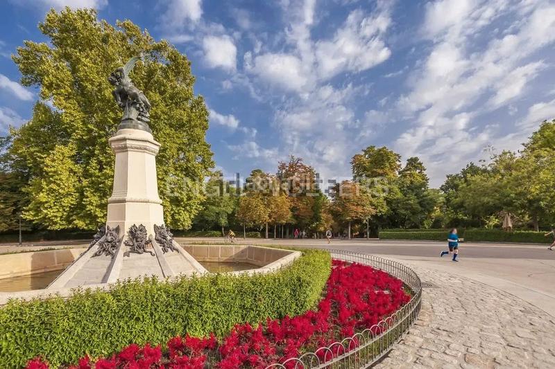 Foto 4bf5b1af-9bb9-4ab8-b48e-aa5a9e6790cd. Zweistöckige wohnung mit heizung parking in Niño Jesús Madrid