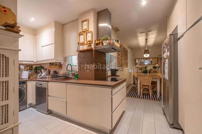 Foto 680883f7-feb5-498a-971e-07da678f94e7. Zweistöckige wohnung mit heizung parking in Niño Jesús Madrid