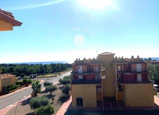 Ático  Merce rodoreda. Se vende bonito atico con vistas al mar en urbanizacion solemio