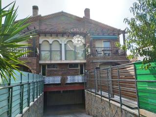 Reihenhaus  Berganti. Se vende precioso adosado con piscina en urbanización mediterrán