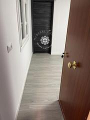 Appartement  Jaume i. Se vende piso en la rambla de cambrils totalmente reformado.