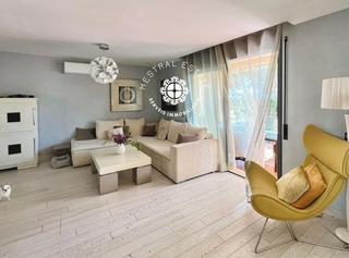 Chalet  Empordà. Se vende bonito chalet pareado en zona pino alto en miami playa.