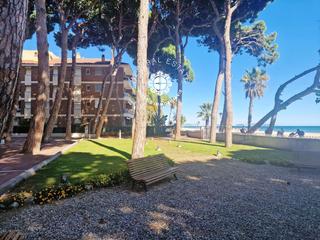 Appartement  Diputacio. Se vende bonito piso con licencia turistica en zona vilafortuny.