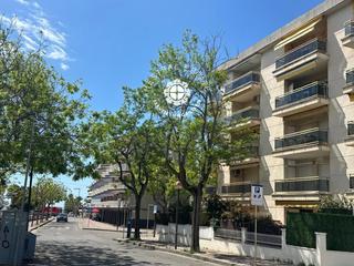Flat  D'esteve anguera. Se vende bonito piso muy cerca del puerto en cambrils.