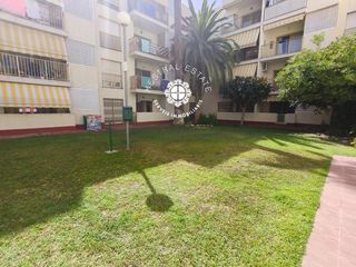 Pis  Diputació. Se vende bonito piso con piscina y parking a 100 metros del mar