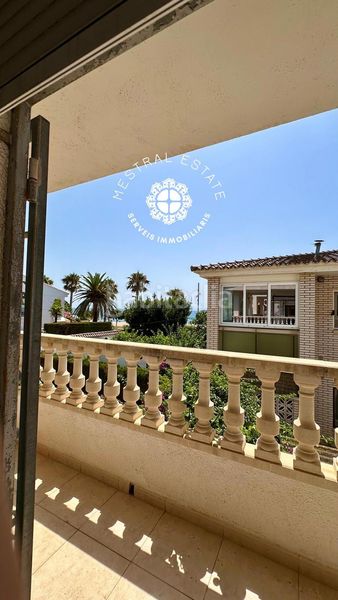 Foto d7e58320-cd1c-432e-b0ec-4f5556c6ebcc. Casa adossada amb calefacció aparcament a mar Cambrils Cambrils