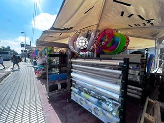 Traspàs Local Comercial  Diputació. Se traspasa enorme local delante del mar en cambrils