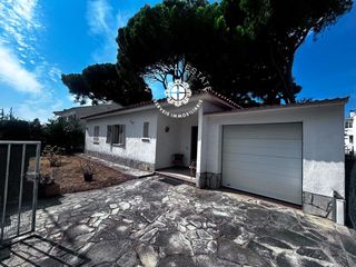 Chalet  Nautilus. Se vende chalet independiente cerca del mar en cambrils
