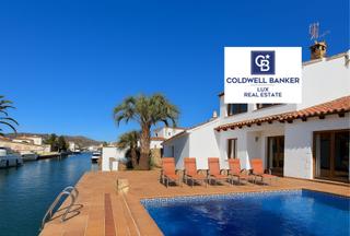 Casa  N/a. Casa en el canal con amarre de 12,5m, cerca de la playa y de las
