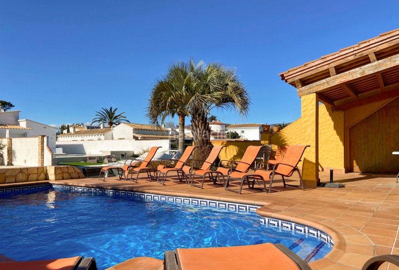 Foto 6e13a268-ec4e-4f52-aef6-97bea3459563. Casa amb calefacció aparcament piscina a Port Grec - Port Moxó Empuriabrava