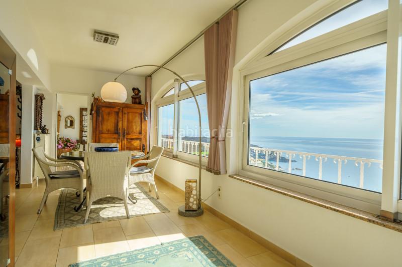 Foto 6442b0f8-90f6-411c-9fc3-92aff5f55f02. Casa villa con una vista única y excepcional sobre la bahía con máxima insolación de la mañana a la tarde, tanto en invierno c en Roses
