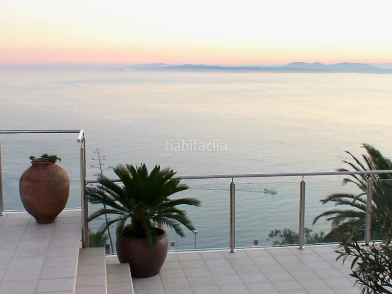 Foto 75d5872b-a06b-4012-9e6f-a896773efedb. Casa villa con una vista única y excepcional sobre la bahía con máxima insolación de la mañana a la tarde, tanto en invierno c en Roses