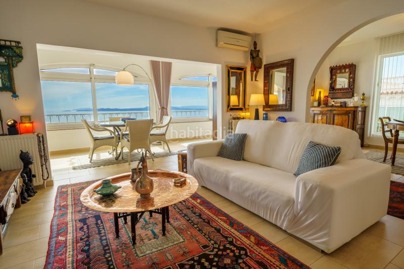 Foto ac2d3e37-5a3a-4c67-b0ad-5e0620db1c17. Casa villa con una vista única y excepcional sobre la bahía con máxima insolación de la mañana a la tarde, tanto en invierno c en Roses