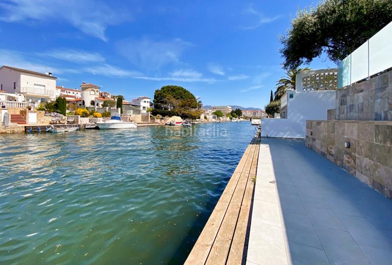 Foto 6c00b182-bb35-456e-9f2a-c8068bc35172. Casa villa de lujo con amarre privado de 12,5 metros situada en la costa brava en españa. recientemente renovado a un alto nivel, esta en Empuriabrava