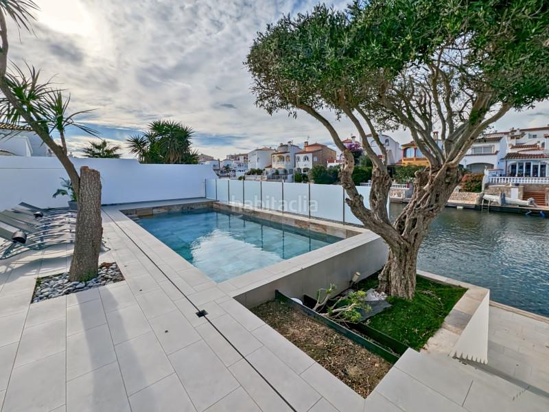 Foto 6cd5eafd-ac37-4a36-94af-529dc89fd707. Casa villa de lujo con amarre privado de 12,5 metros situada en la costa brava en españa. recientemente renovado a un alto nivel, esta en Empuriabrava