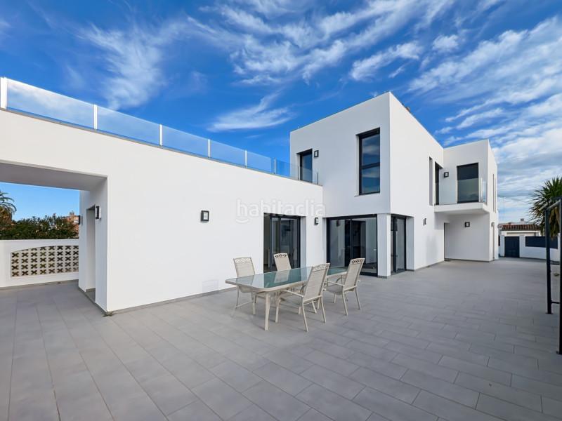 Foto 742b9371-6a29-4ab8-a7d8-13a4d1c306d2. Casa villa de lujo con amarre privado de 12,5 metros situada en la costa brava en españa. recientemente renovado a un alto nivel, esta en Empuriabrava