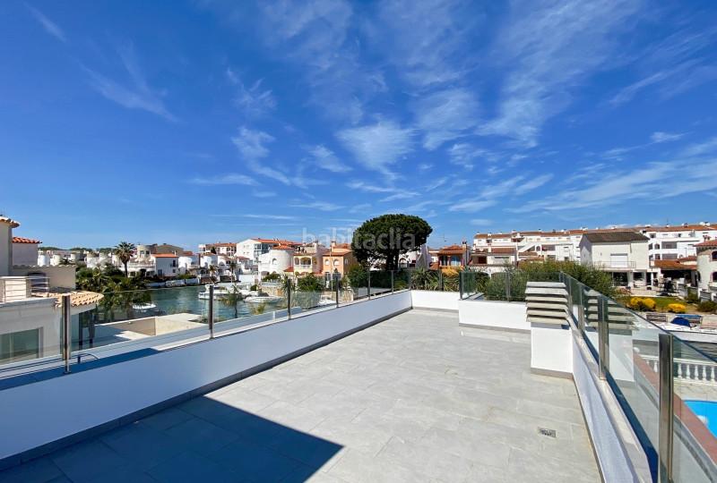 Foto 786c00b1-8a07-4a32-883e-52f2ceda4575. Casa villa de lujo con amarre privado de 12,5 metros situada en la costa brava en españa. recientemente renovado a un alto nivel, esta en Empuriabrava