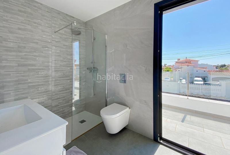 Foto ce90b20d-7504-4ebe-b783-3950ef807288. Casa villa de lujo con amarre privado de 12,5 metros situada en la costa brava en españa. recientemente renovado a un alto nivel, esta en Empuriabrava