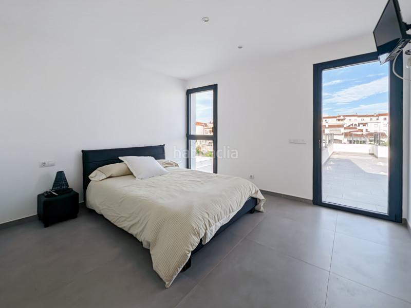 Foto f6fa6590-a0f0-4a83-9631-fc1d77317221. Casa villa de lujo con amarre privado de 12,5 metros situada en la costa brava en españa. recientemente renovado a un alto nivel, esta en Empuriabrava